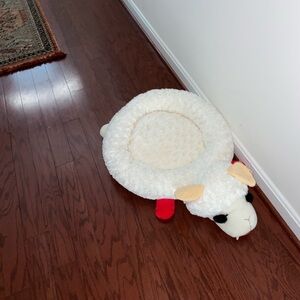 Lamb chop dog/cat bed